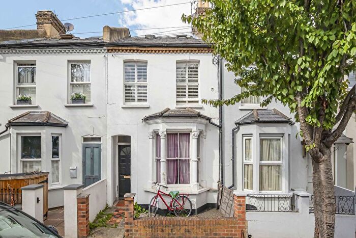1 Bedroom Flat To Rent In Standen Road, Earlsfield, SW18