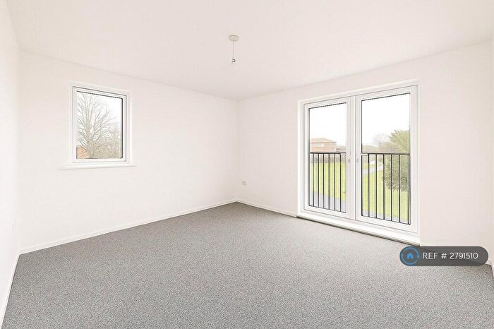2 Bedroom Flat To Rent In Prescott Court, Worsley, Manchester, M28