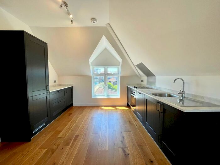 3 Bedroom Flat To Rent In College Road, Seaford, BN25