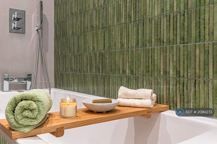 Studio To Rent In Raleigh Road, London, N8