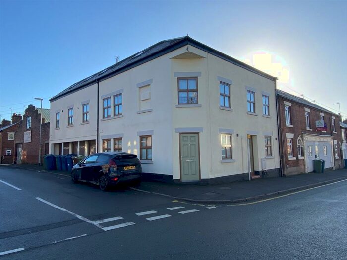 2 Bedroom Town House To Rent In Oulton Road, Stone, ST15