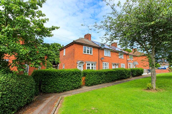 2 Bedroom End Of Terrace House To Rent In Manor Farm Drive, Chingford, E4