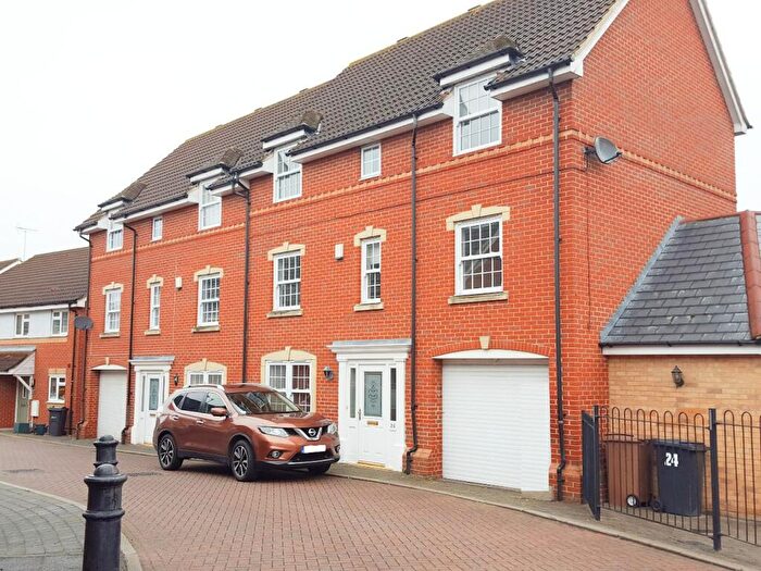 4 Bedroom Town House To Rent In Goodwin Close, Moulsham, Chelmsford, Essex, CM2
