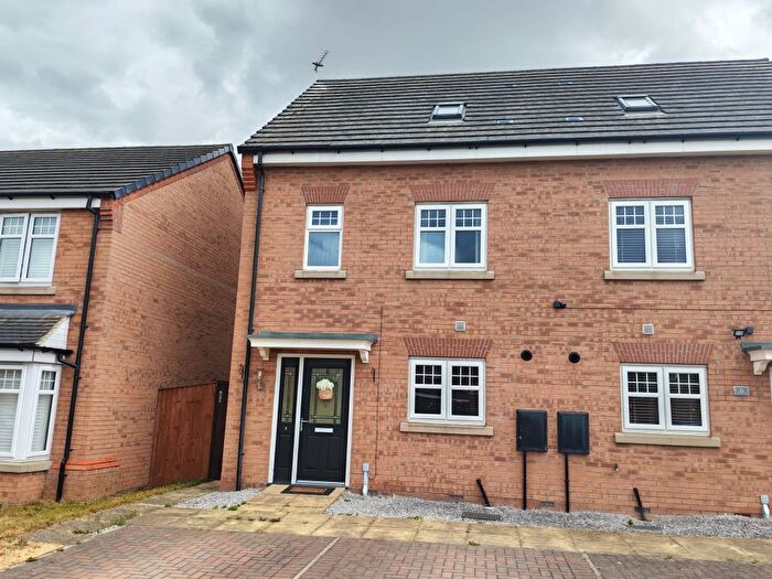 3 Bedroom Semi-Detached House For Sale In Shortwall Court, Pontefract, WF8