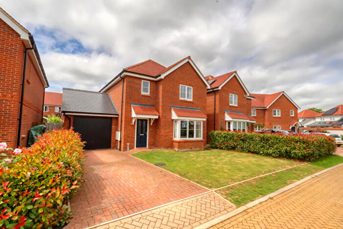 3 Bedroom Detached House For Sale In Rose Meadow, Haddenham, Aylesbury, Buckinghamshire, HP17