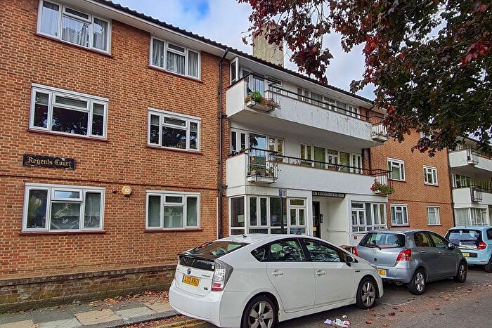 2 Bedroom Flat For Sale In Stonegrove, Edgware, HA8