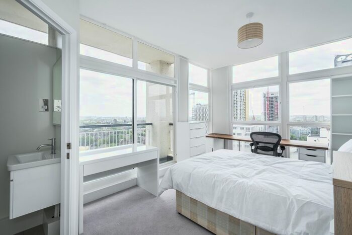 3 Bedroom Flat To Rent In Metro Central Heights, Elephant And Castle, SE1