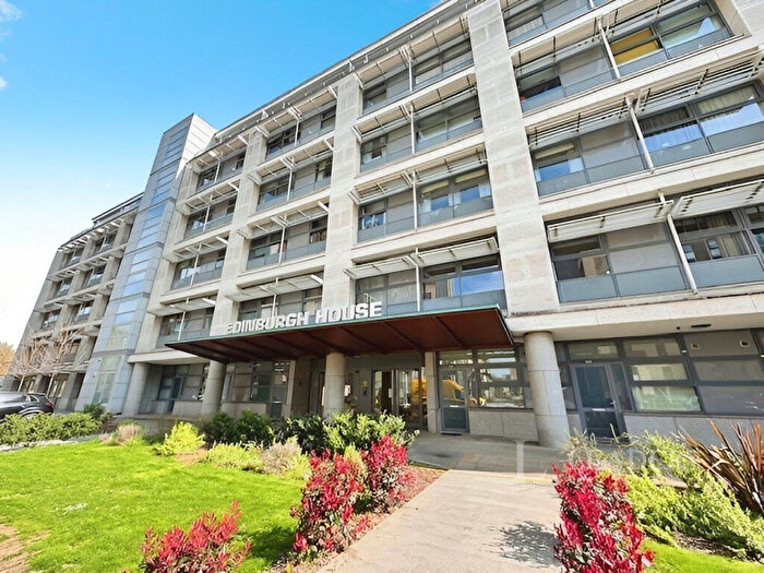 2 Bedroom Flat To Rent In Edinburgh Way, CM20