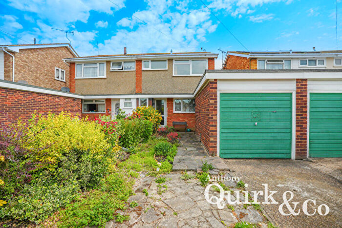 3 Bedroom Semi-Detached House For Sale In Thisselt Road, Canvey Island, SS8