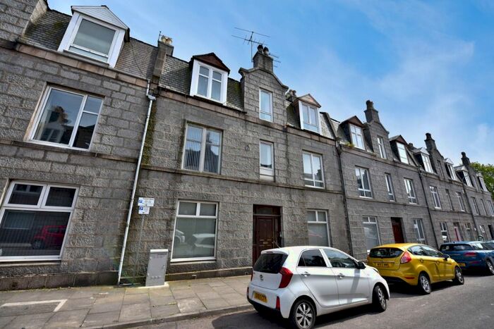 1 Bedroom Flat To Rent In Wallfield Place, Rosemount, Aberdeen, AB25