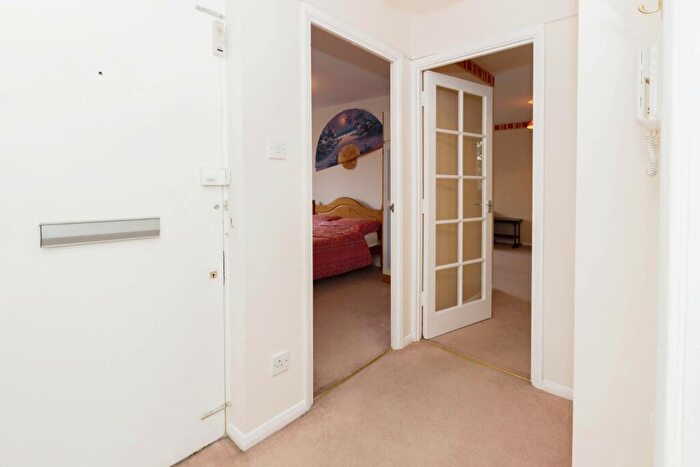 1 Bedroom Flat For Sale In Express Drive, Ilford, IG3