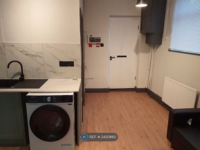 3 Bedroom Flat To Rent In Hardy Street, Warrington, WA2