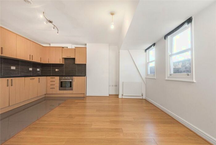2 Bedroom Apartment To Rent In Limebrook Court, Peascod Street, Berkshire, SL4