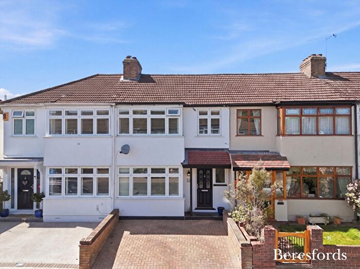 3 Bedroom Terraced House For Sale In Norfolk Road, Upminster, RM14