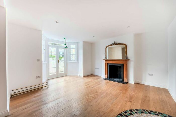 1 Bedroom Flat To Rent In Queensdale Road, Notting Hill, London, W11