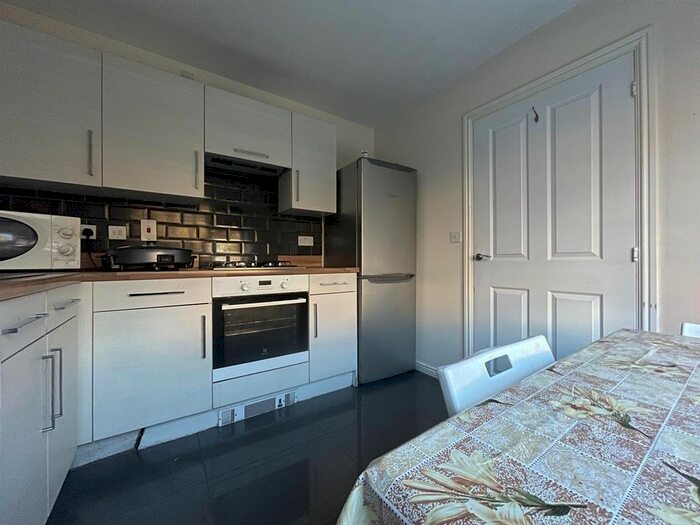 3 Bedroom Terraced House To Rent In Bumpstead Mead, Aveley, South Ockendon, RM15