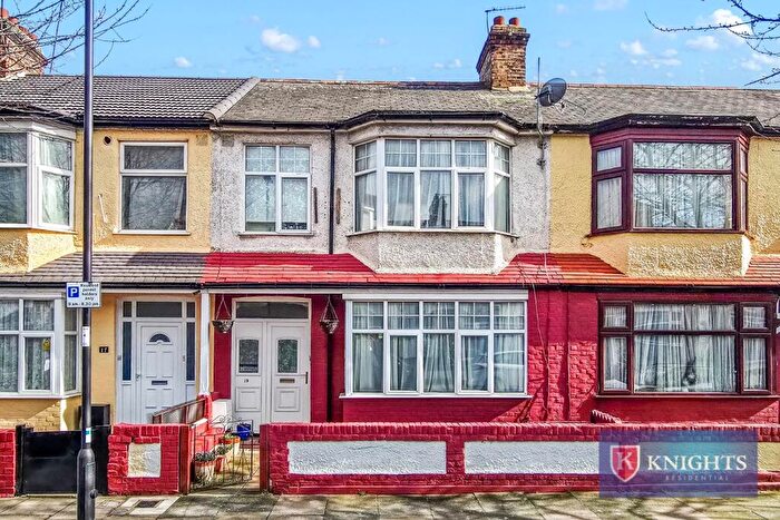 3 Bedroom House For Sale In Parkstone Avenue, London, N18