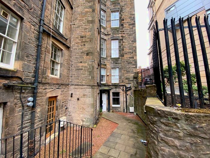 4 Bedroom Flat To Rent In Cumberland Street, North West Lane, New Town, Edinburgh, EH3