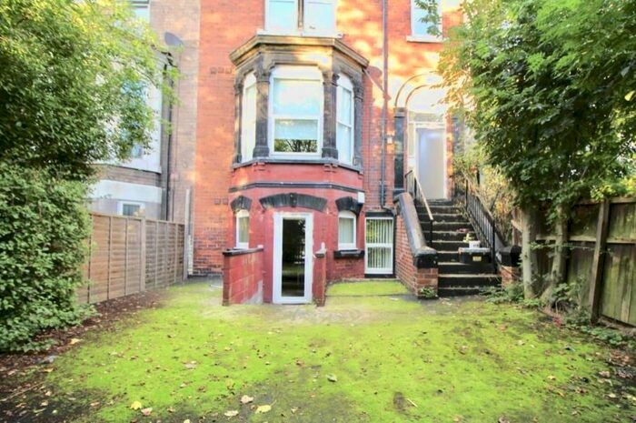 3 Bedroom Flat To Rent In Moorland Avenue, Hyde Park, Leeds, LS6