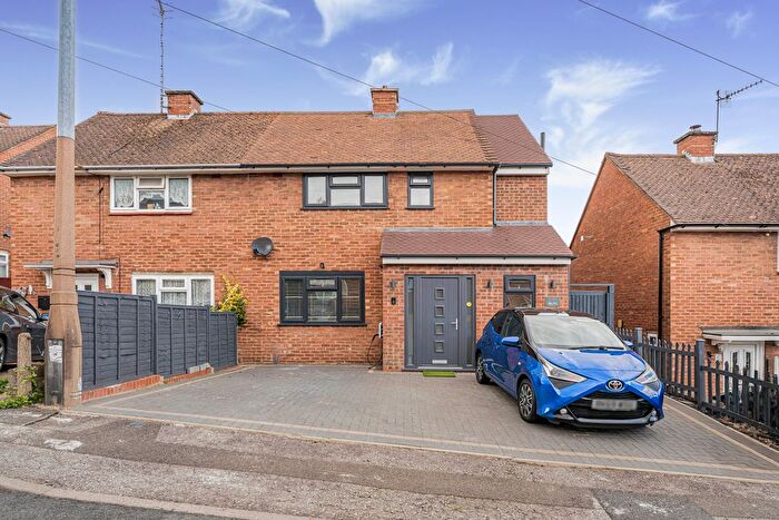 3 Bedroom Semi-detached House For Sale In Edlyn Close, Berkhamsted, HP4