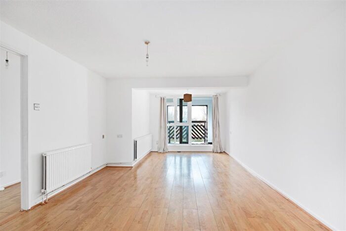 1 Bedroom Flat For Sale In Buttermere Close, Morden, SM4