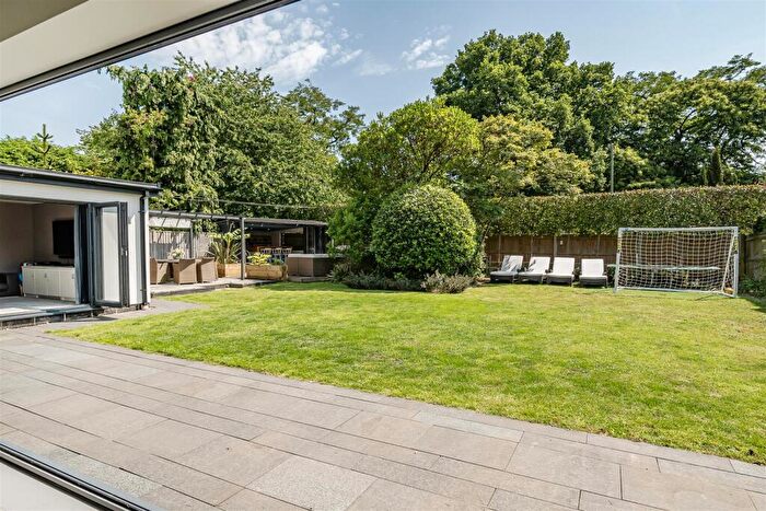 4 Bedroom Detached House For Sale In Thornton Avenue, Warsash, SO31