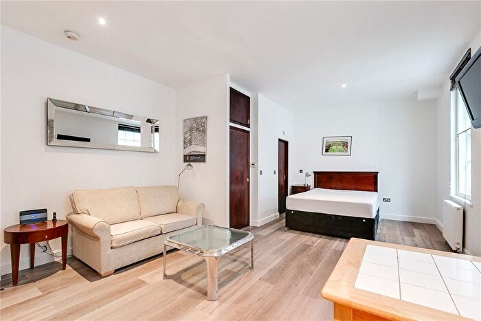 Studio To Rent In Lincoln's Inn Fields, Holborn, WC2A