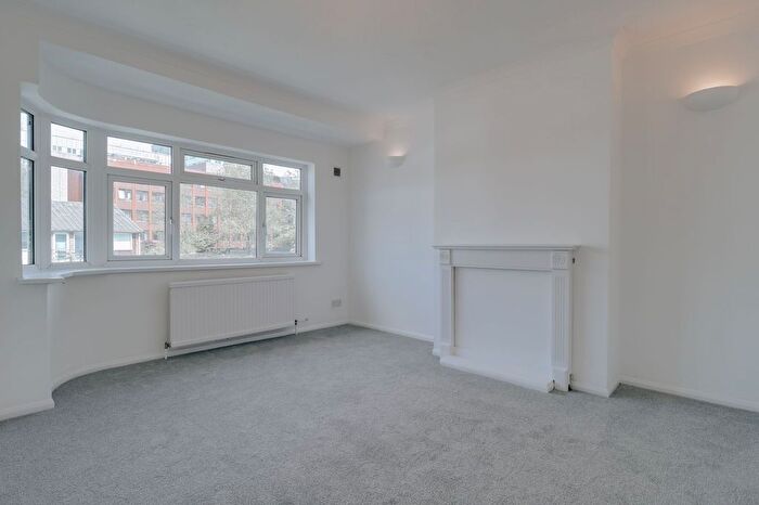 3 Bedroom Maisonette To Rent In Eldon Avenue, Borehamwood, WD6