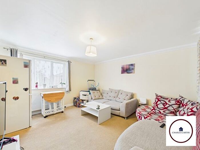 2 Bedroom Flat To Rent In Jubilee House, Worcester, WR3