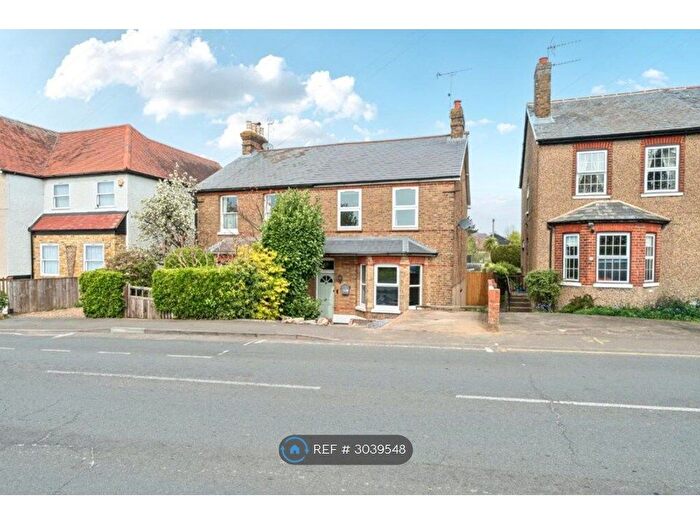 4 Bedroom Semi-Detached House To Rent In Stomp Road, Slough, SL1