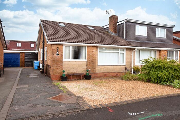 4 Bedroom Semi Detached Bungalow For Sale In Sherwood Way, Oldham, OL2
