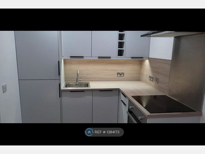 2 Bedroom Flat To Rent In Roxburgh Avenue, Greenock, PA15