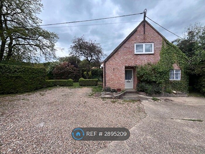3 Bedroom Detached House To Rent In Pitt Hall Farm Cottages, Tadley, RG26