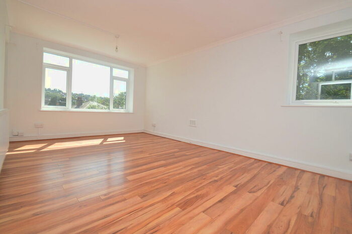 2 Bedroom Flat To Rent In Plumstead Common Road, London, SE18