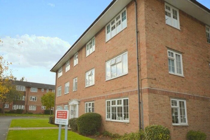 2 Bedroom Flat To Rent In Robin Hood Lane, Sutton, SM1