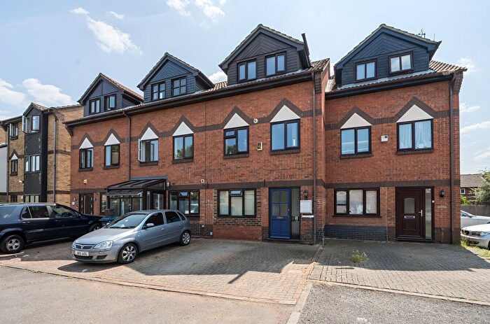 2 Bedroom Flat For Sale In Oakmead Place, Collier's Wood Borders, CR4
