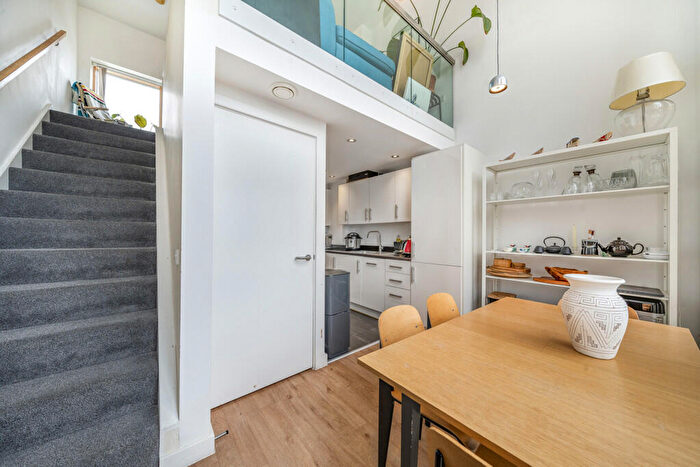 2 Bedroom Apartment For Sale In Tidemill Way, London, SE8
