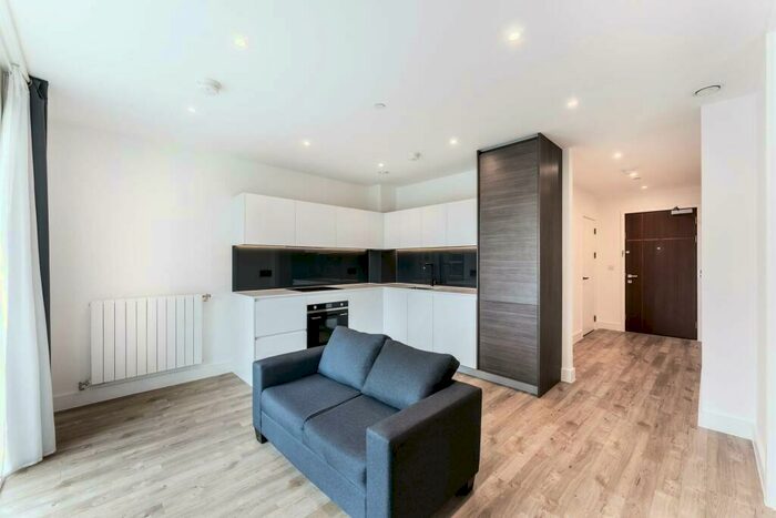 Apartment To Rent In Plowden Road, London, SE3