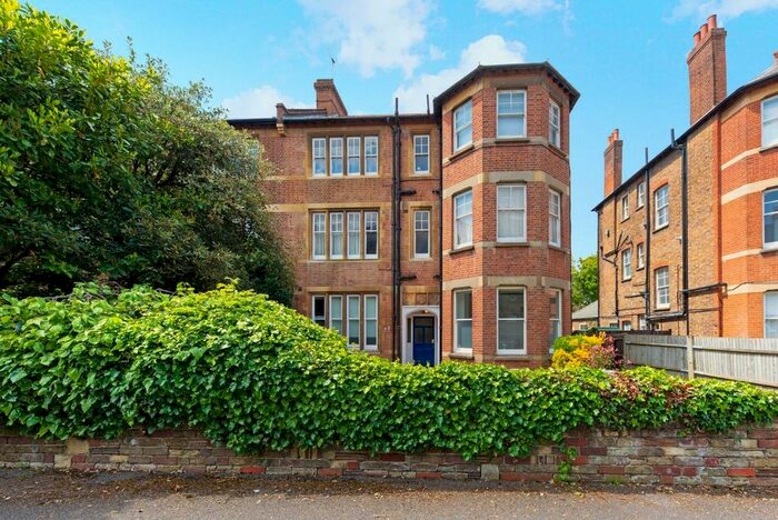 Studio To Rent In Adelaide Road, Surbiton, KT6