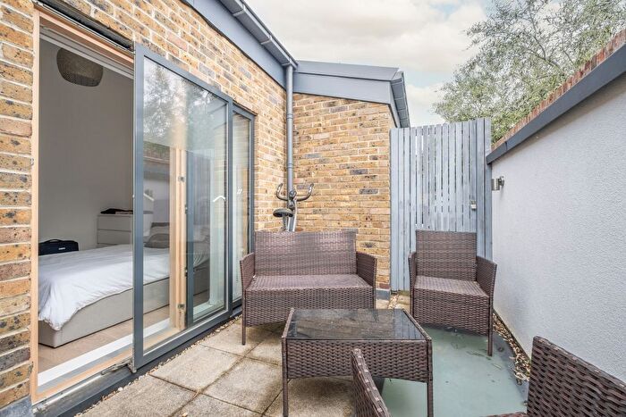 1 Bedroom Flat To Rent In Ironmongers Mews, London, SW13