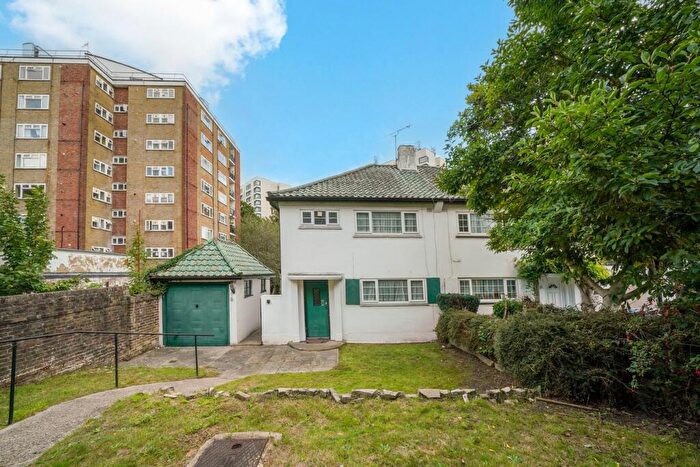 3 Bedroom Semi-Detached House For Sale In Violet Lane, Croydon, CR0