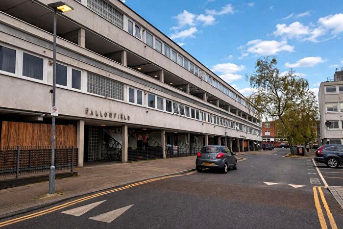 3 Bedroom Flat For Sale In Pooles Park, London, N4