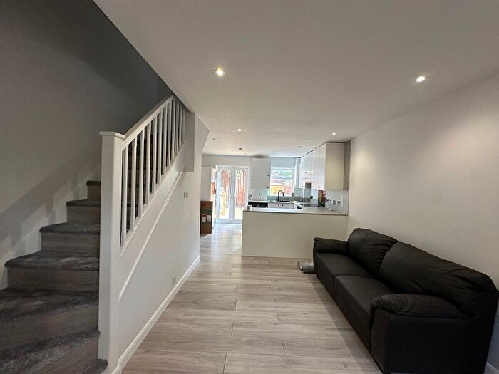 2 Bedroom End Of Terrace House To Rent In Thames Circle, Canary Wharf, London, E14