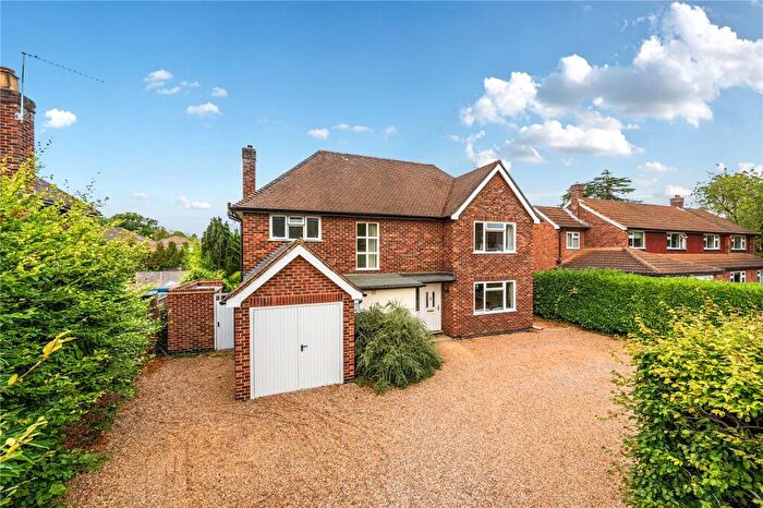 4 Bedroom Detached House For Sale In Blackwood Close, West Byfleet, KT14