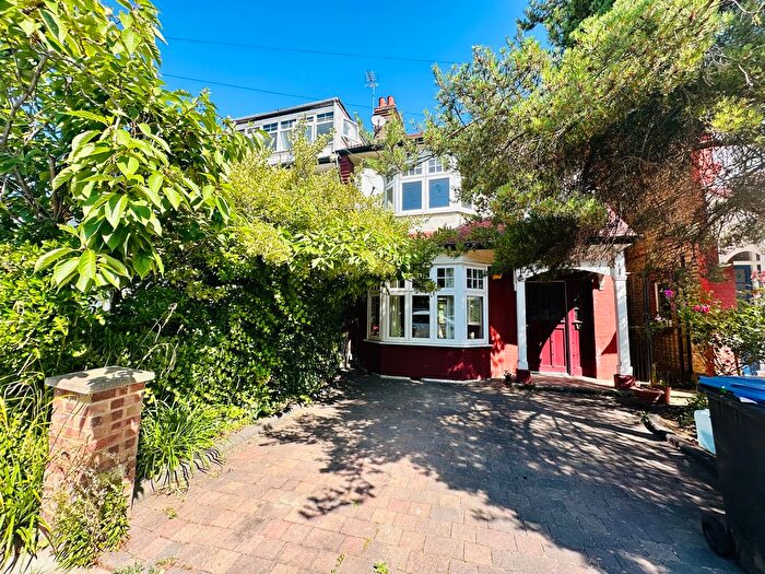 4 Bedroom Property To Rent In Hamilton Crescent, London, N13