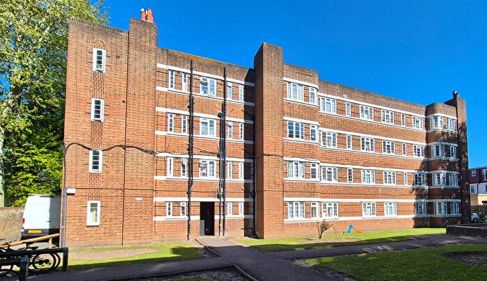 2 Bedroom Flat For Sale In London Road, Thornton Heath, CR7