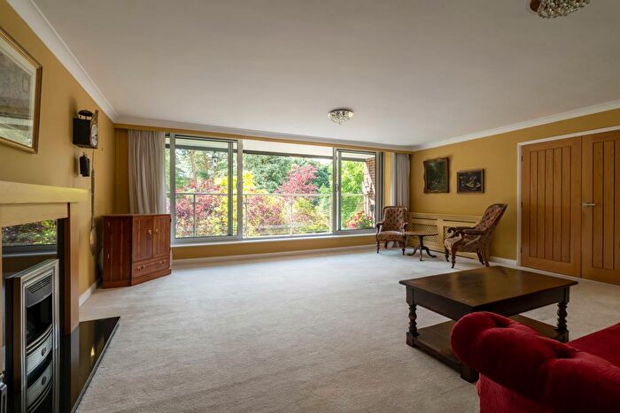 3 Bedroom Apartment For Sale In Whinfell Court, Sheffield, S11