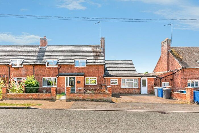 3 Bedroom Semi Detached House For Sale In The Woodlands, Geddington, Kettering, NN14