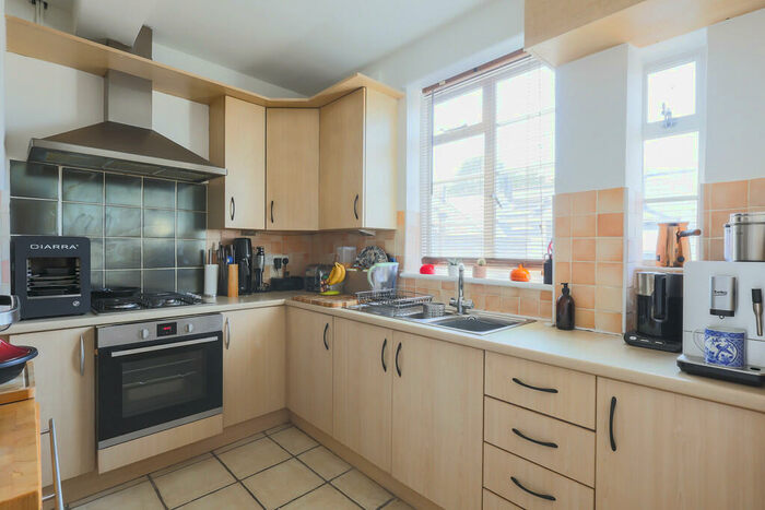 3 Bedroom Apartment To Rent In Broadway Court, Crouch End Hill, N8