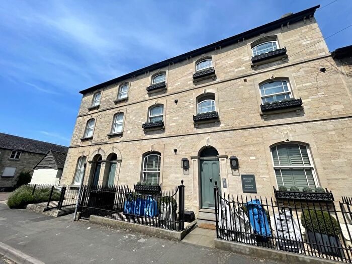 2 Bedroom Flat To Rent In Queen Street, Cirencester, Gloucestershire, GL7